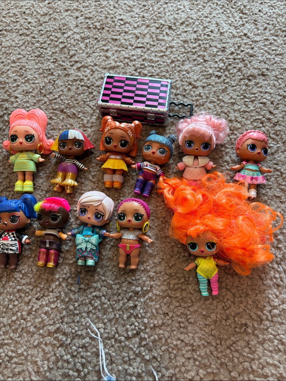 B68 Lot of 11 LOL Surprise Dolls + Suitcase